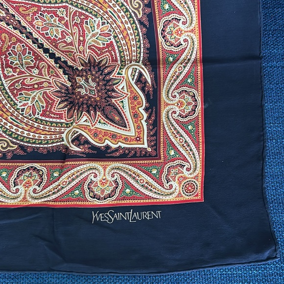 YSL 100% Silk Navy & Red Paisley Square Silk Scarf Vintage Yves Saint Laurent - Picture 6 of 10